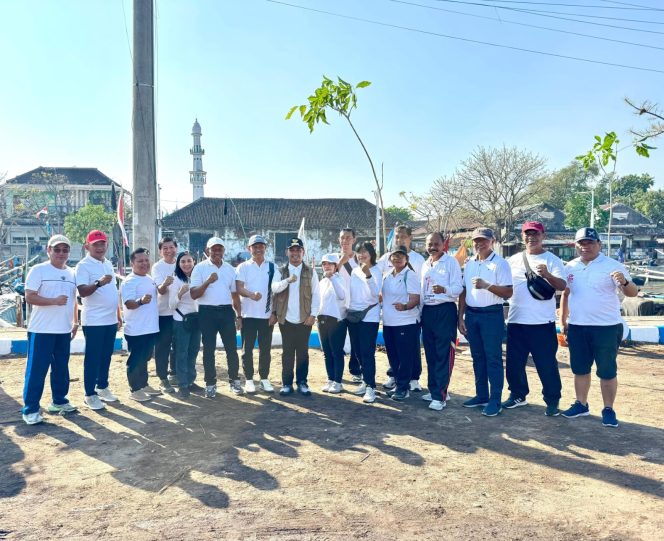 
 Peringati World Cleanup Day 2025, Pemkot  Pasuruan Bersama BKAG Resik-resik dan Tanam Pohon.