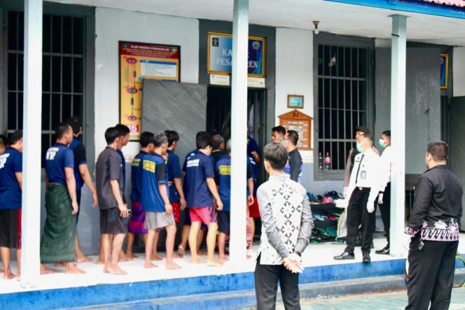 
 Lapas Kelas ll B Pasuruan Gelar Operasi Gabungan, Pasca Pisah Sambut Pejabat Struktural