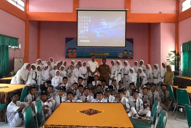 
 Satresnarkoba Polres Pasuruan Gelar Penyuluhan Bahaya Narkoba di SMPN 1 Bangil