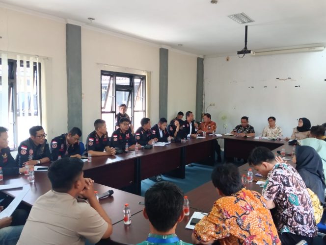 
 Lembaga Swadaya Masyarakat ( LSM ) Harimau Audiensi Kesbangpol Dan Dinas Terkait Program Makan Bergizi Gratis ( MBG ) Di Banjarnegara