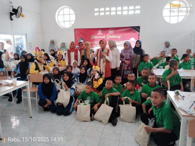 
 Fatma Saifullah Berikan Bingkisan dan Sapa Siswa Sekolah Rakyat di Kota Pasuruan