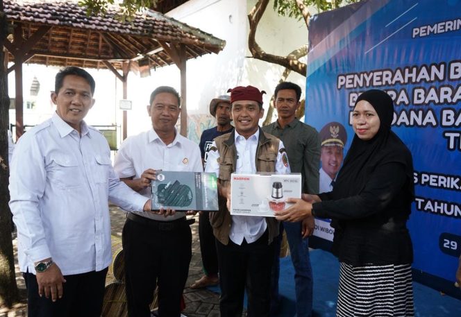 
 250 Pelaku Usaha Perikanan di Kota Pasuruan Kecipratan Bantuan Peralatan dan Bibit Ikan dari DBHCHT.