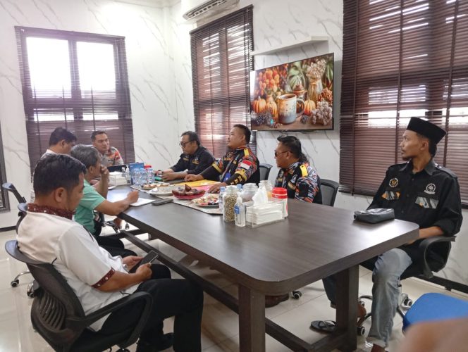 
 Dianggap Lamban Dalam Penanganan Laporan Dugaan Manipulasi Data Oleh Notaris LS Berujung Audiensi Di Polres Banjarnegara