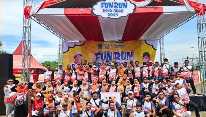 
 Rayakan HUT Ke 7 dan Hari Santri, RSUD Grati: Ajak Masyarakat Hidup Sehat Lewat Fun Run 2025.