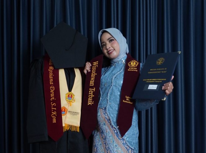 
 Luar Biasa! Buktikan Perempuan Berhak Bermimpi, Isna Rosiana Dewi Raih Predikat Wisudawan Terbaik