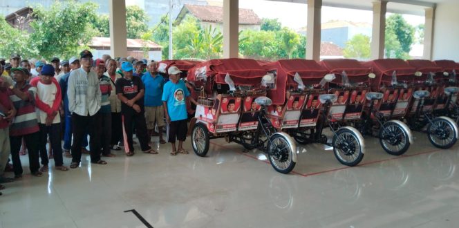 
 100 Becak Listrik Bantuan Presiden Prabowo Siap Dibagikan ke Tukang Becak Kota Pasuruan 