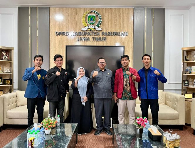 
 Datangi Gedung Dewan, Aliansi BEM Pasuruan Raya Tagih Komitmen DPRD Tuntaskan Isu Lokal